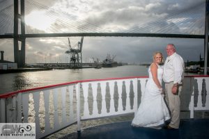 wedding in savannah riverqueen