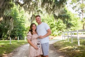Lindsay and Lee - maternity photo shoot at Red Gate Farms