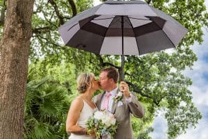 rain photos wedding in columbia square savannah ga photographer dream weaver photos