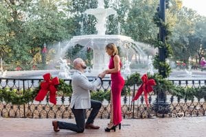 surprise proposal with carolers forsyth park savannah ga photographer photos photography 