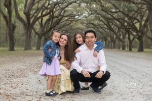 family photos wormsloe little girls and mom and dad 