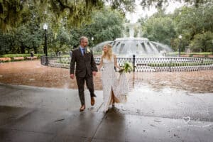 rain forsyth park wedding couple bride and groom, savannah ga blond, fountain, photo